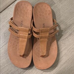 Vionic Women's Tan Textured Thong Sandals Size 11